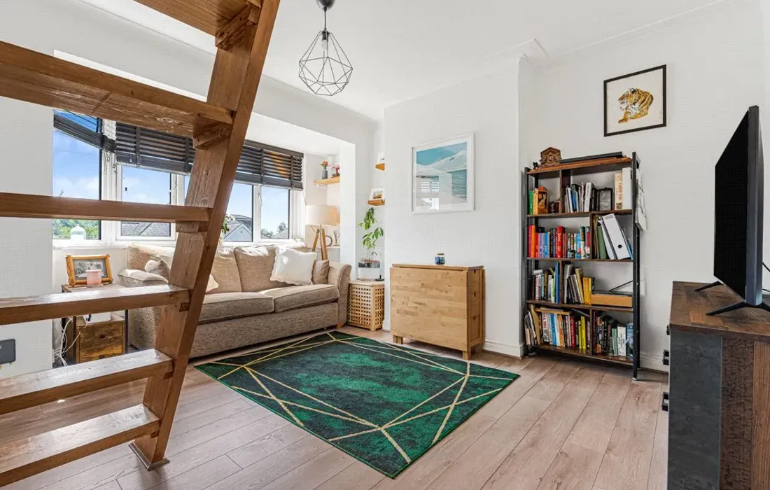 2 bedroom maisonette for sale