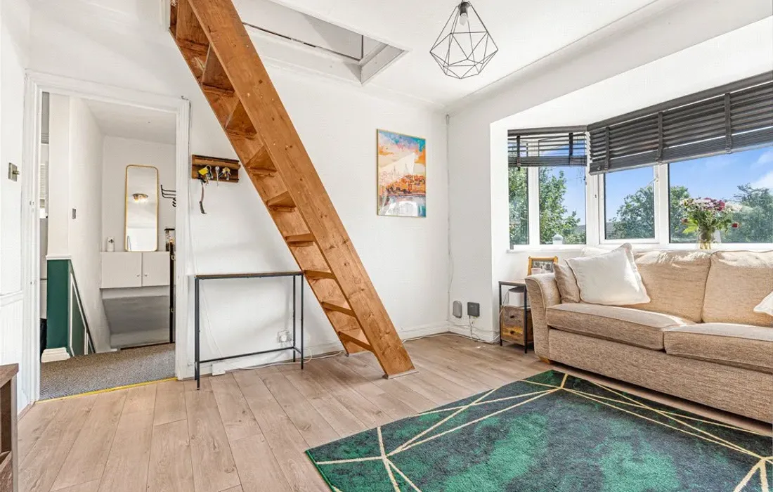 2 bedroom maisonette for sale
