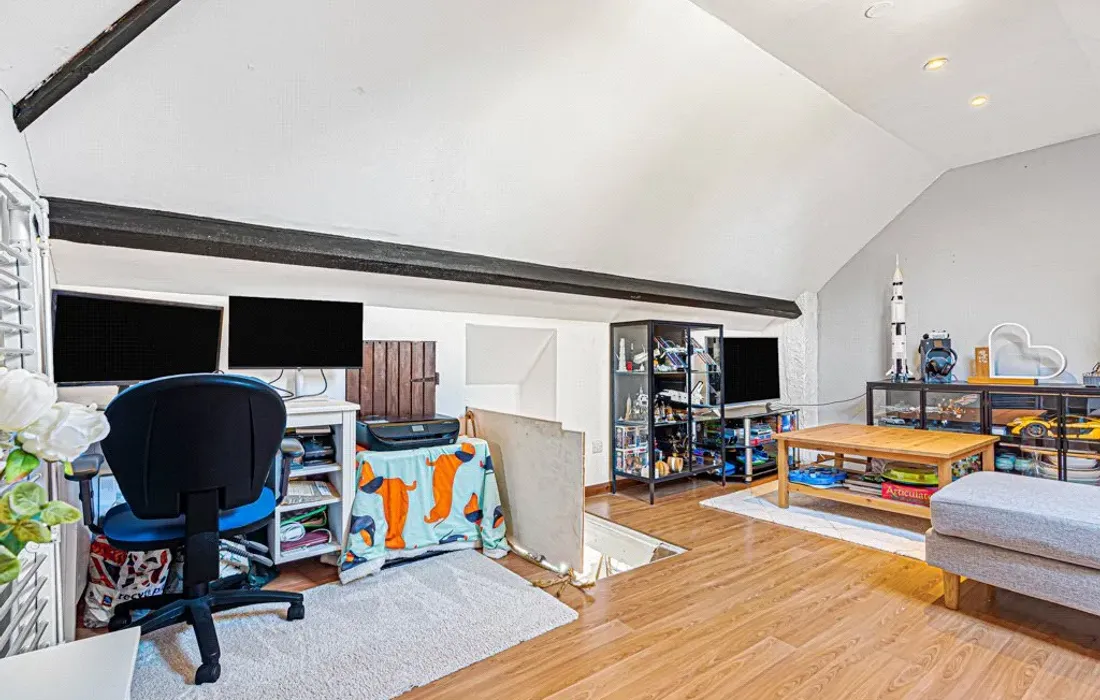 2 bedroom maisonette for sale