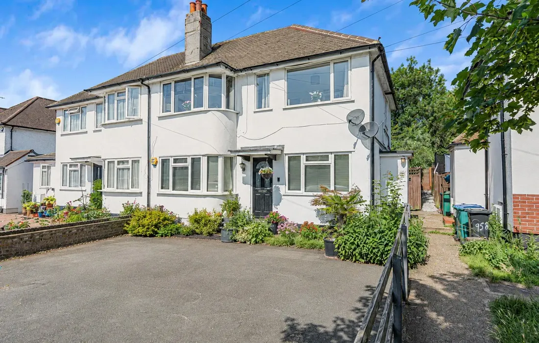 2 bedroom maisonette for sale
