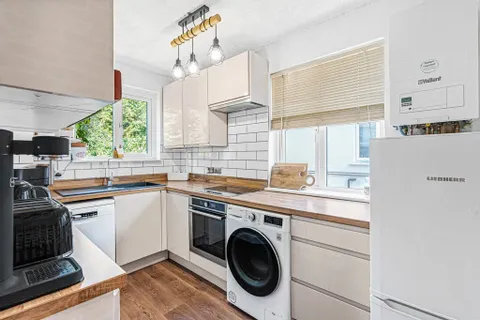 2 bedroom maisonette for sale