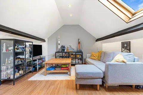 2 bedroom maisonette for sale