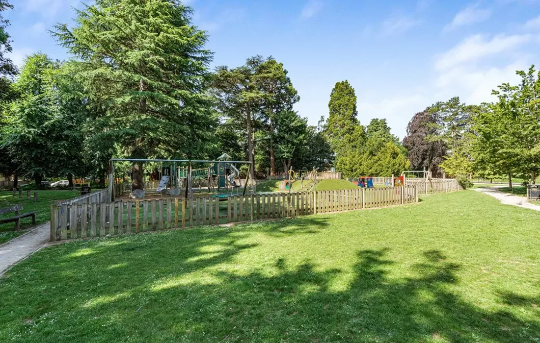 6 bedroom house for sale