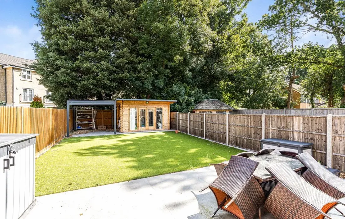 6 bedroom house for sale