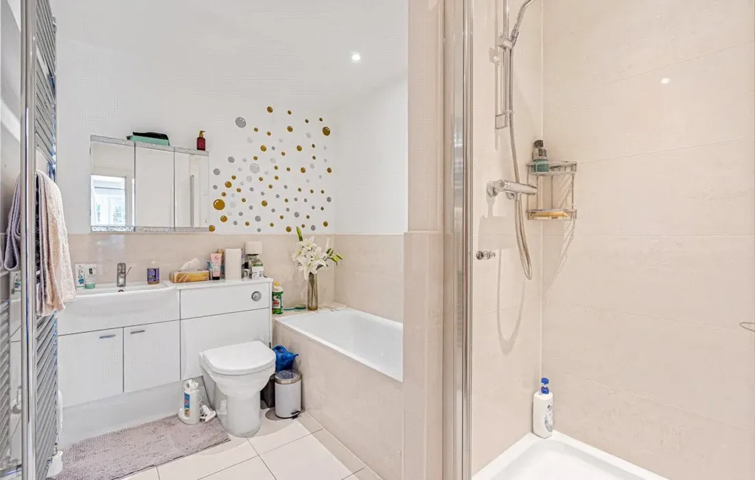 6 bedroom house for sale