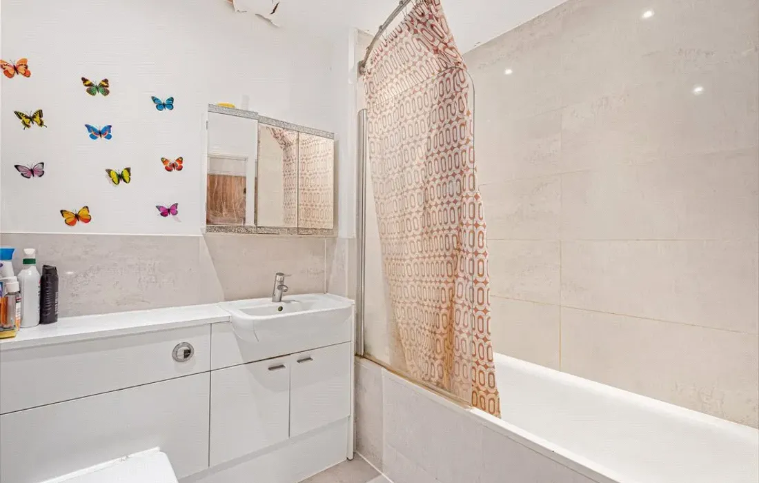 6 bedroom house for sale