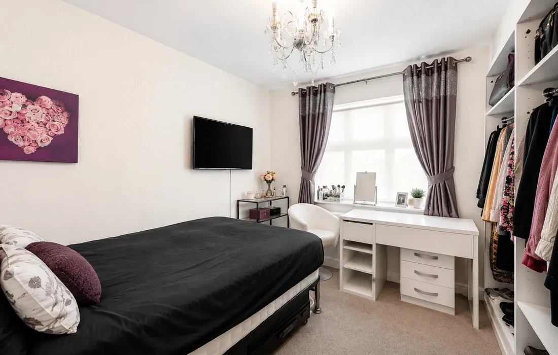 6 bedroom house for sale