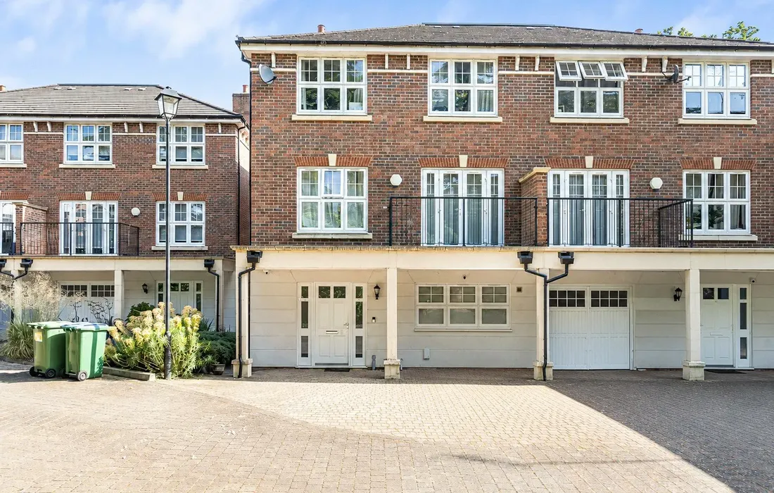 6 bedroom house for sale