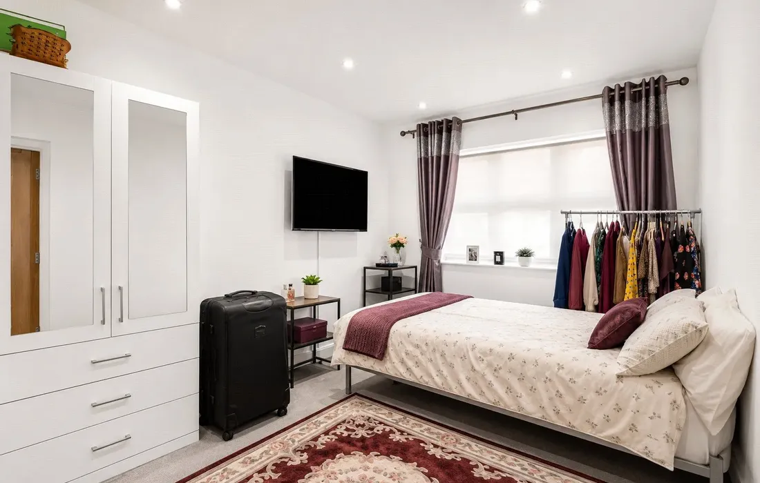 6 bedroom house for sale