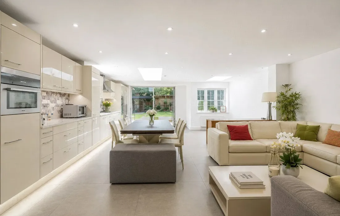 6 bedroom house for sale