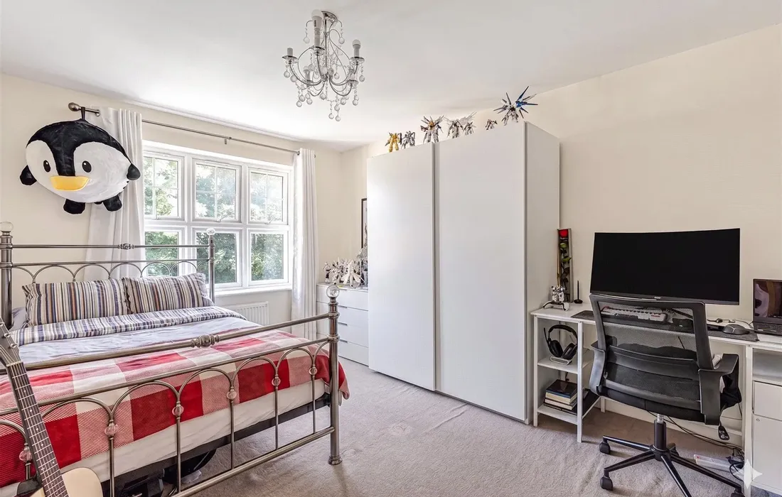 6 bedroom house for sale
